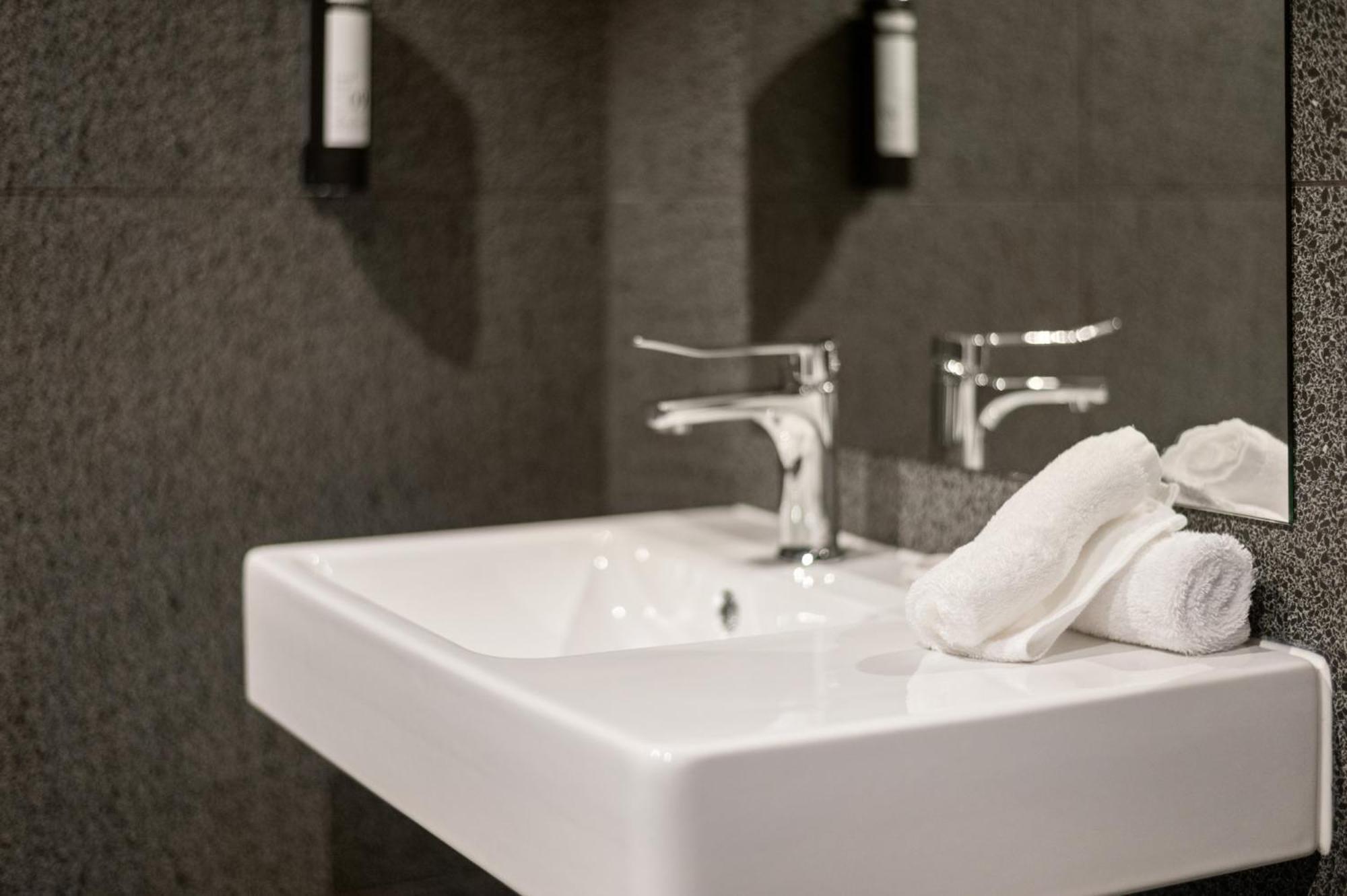 Spotless Braddon With Accessible Bathroom Apartment